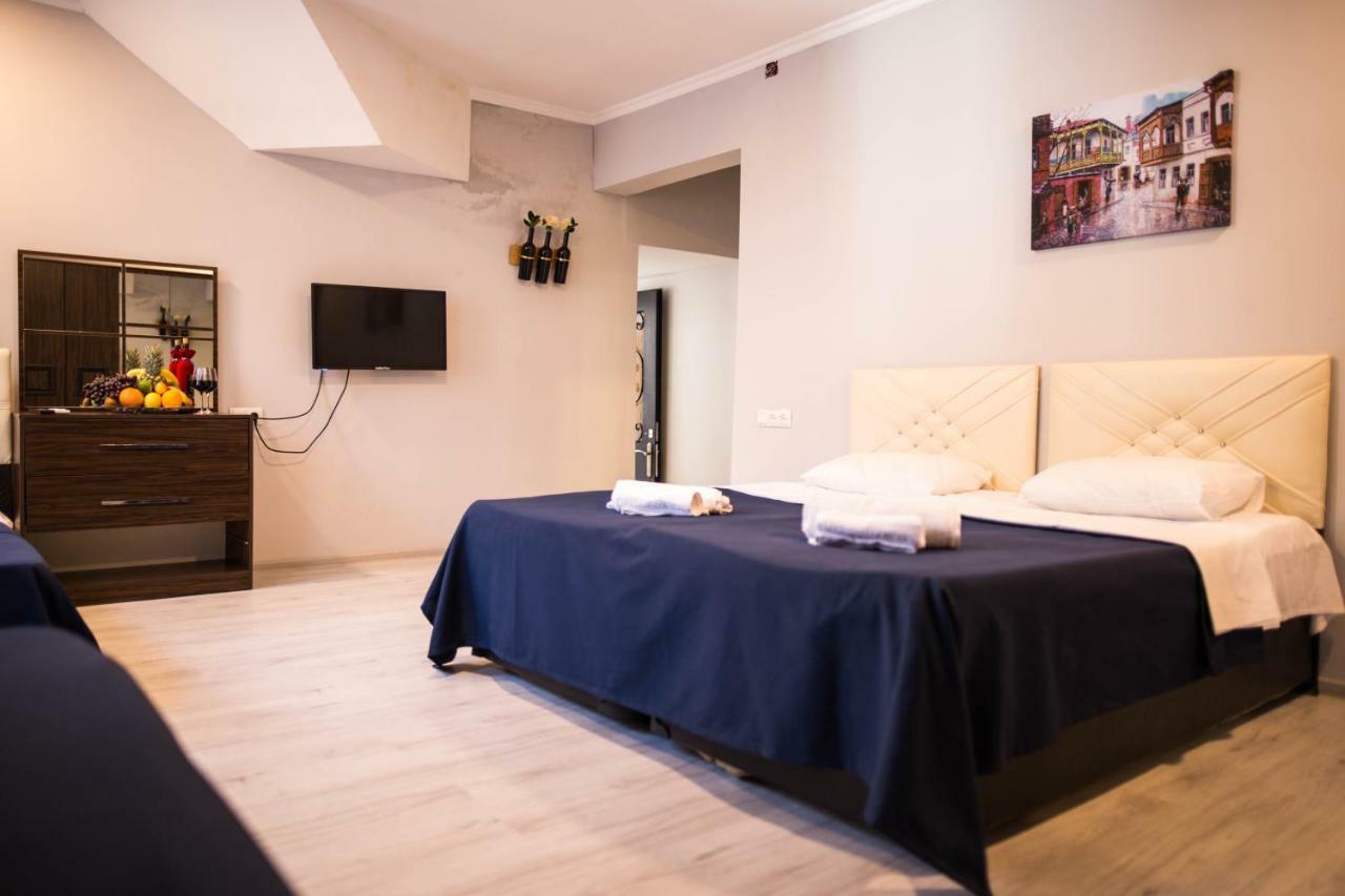 Central Apart-Hotel Батуми Экстерьер фото