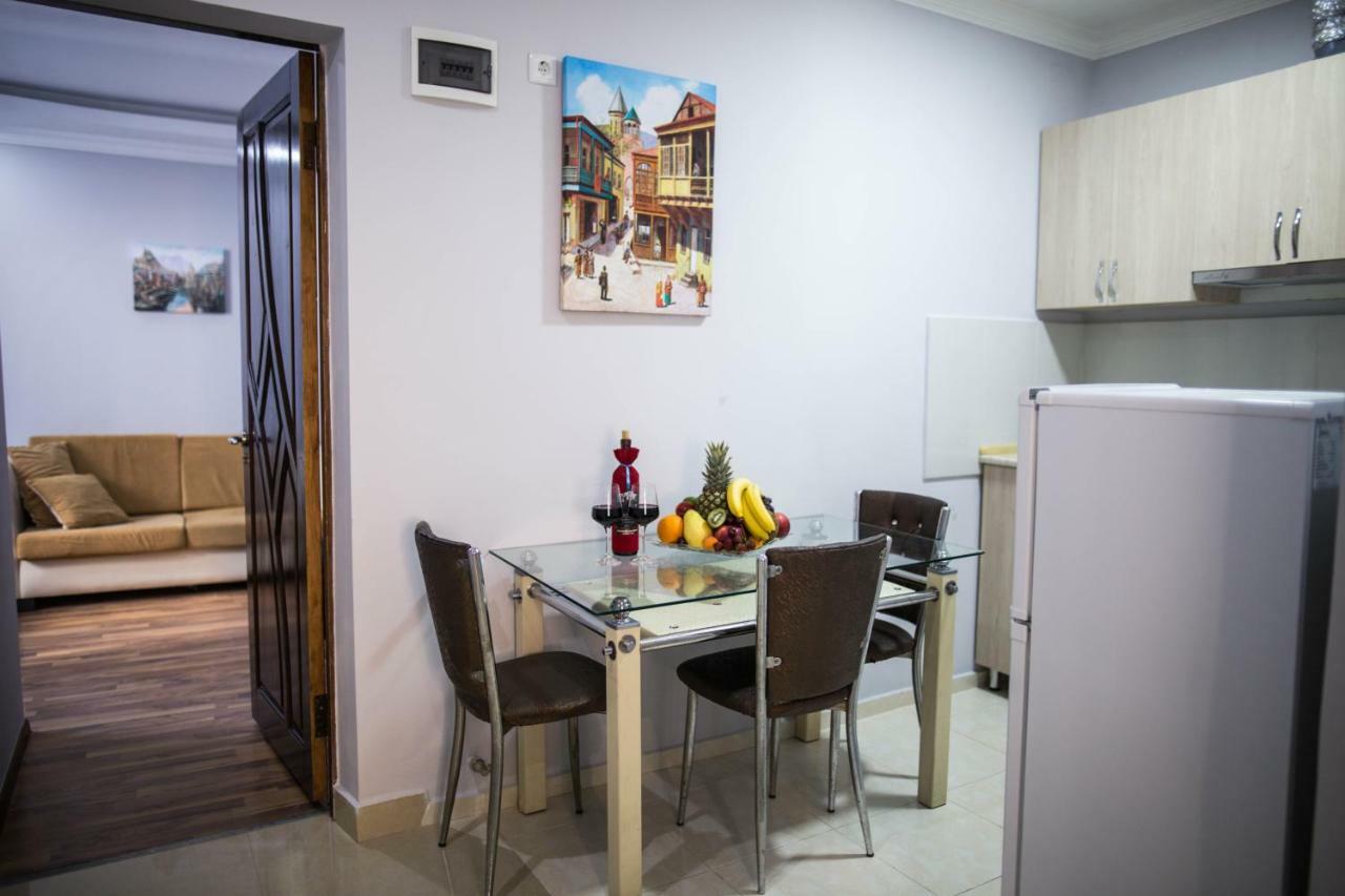 Central Apart-Hotel Батуми Экстерьер фото