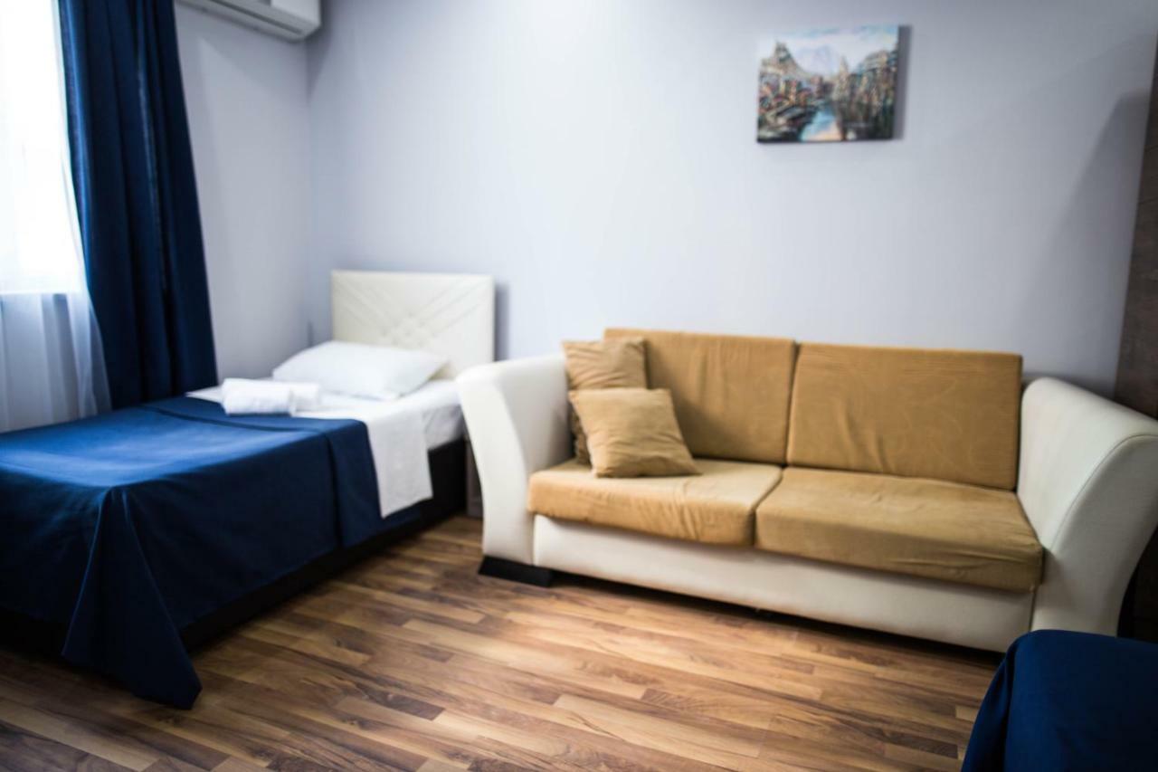 Central Apart-Hotel Батуми Экстерьер фото